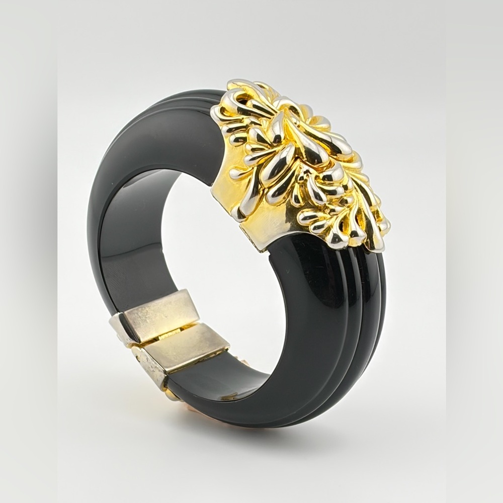 Vintage Inna Cytrine Paris Black Lucite Gold-Chrysanthemum Clamper Bracelet